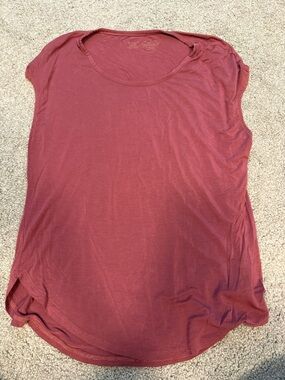 Women's Scoop Neck Short Sleeve Tee - Burgundy Wine